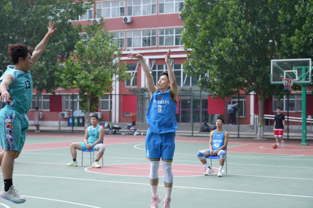 场内激战正酣场外热闹趁“墟NBA职业联赛中文官网__实时赛程比分+球队资讯”！茂名“墟BA”男子篮球联赛茂南赛区点亮乡村夜